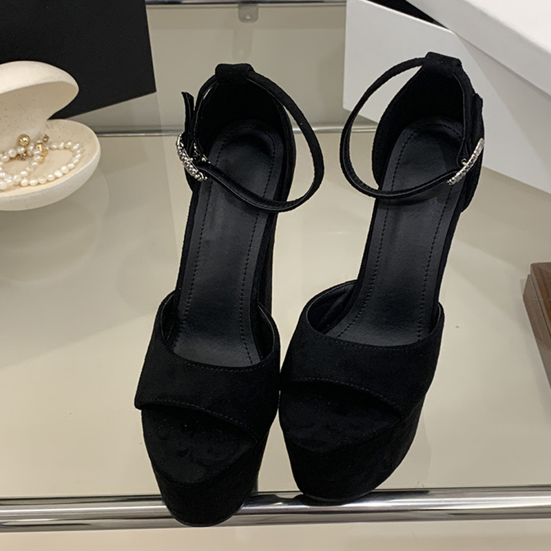 Sepatu Sandal Platform Tinggi  - Women Fashion Model ulasan dan harga